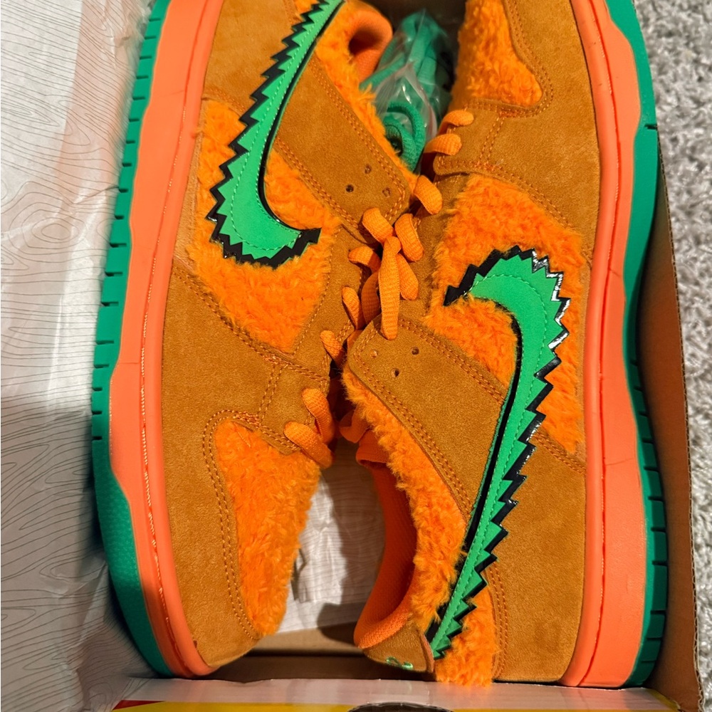 Nike SB Dunk Low Pro QS in Bright Ceramic and Green Spark - Picture 4 of 6